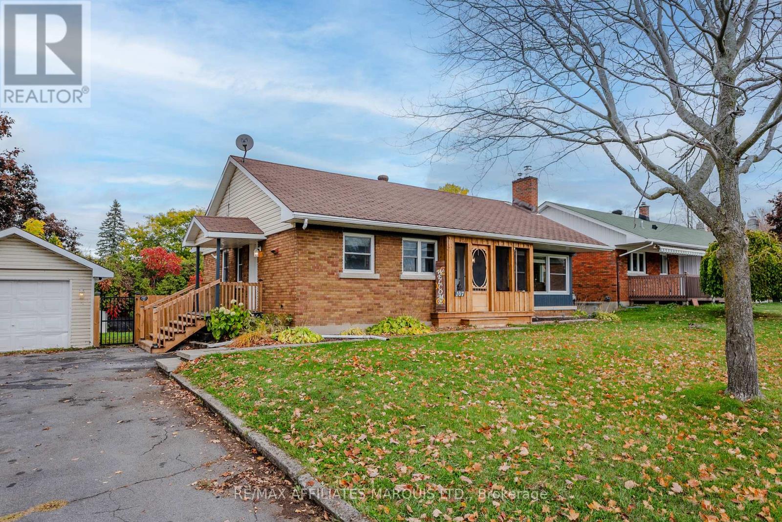 107 Algonquin Avenue, South Stormont (Long Sault), Ontario  K0C 1P0 - Photo 2 - X12480779