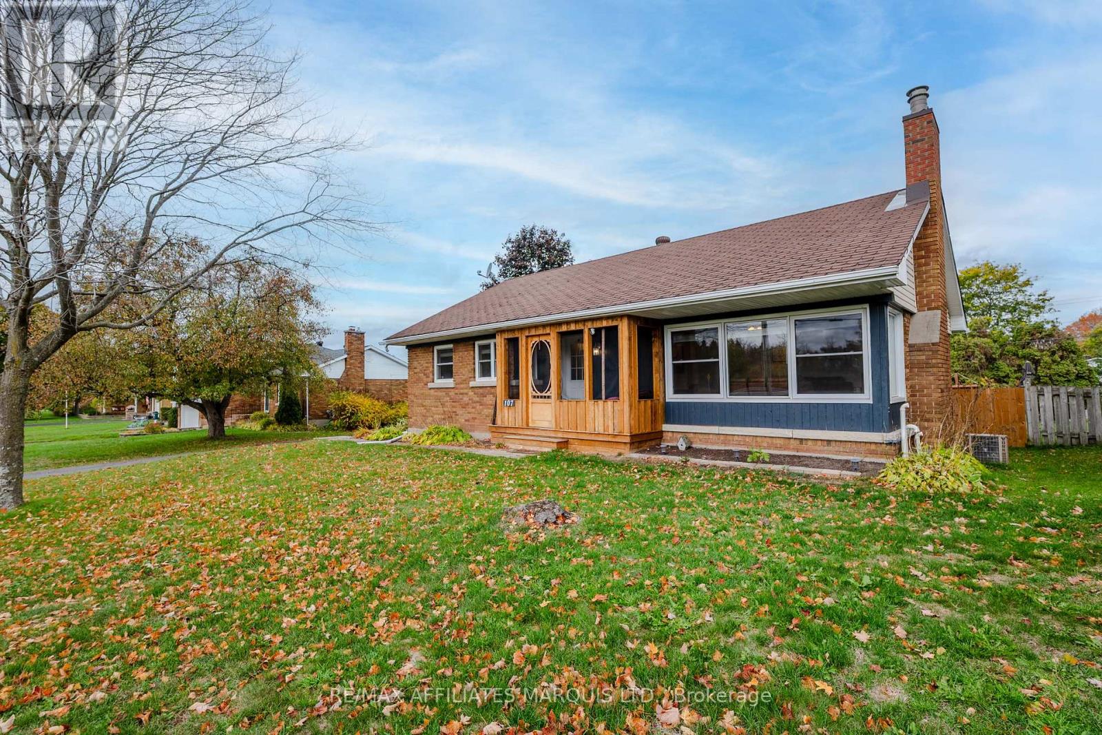 107 Algonquin Avenue, South Stormont (Long Sault), Ontario  K0C 1P0 - Photo 3 - X12480779