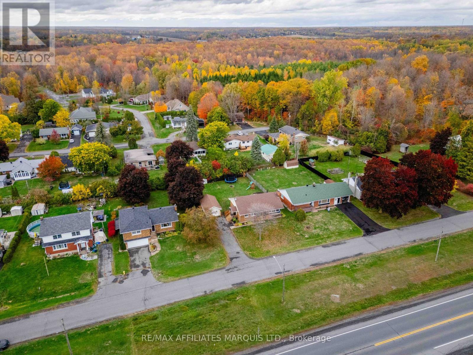 107 Algonquin Avenue, South Stormont (Long Sault), Ontario  K0C 1P0 - Photo 5 - X12480779