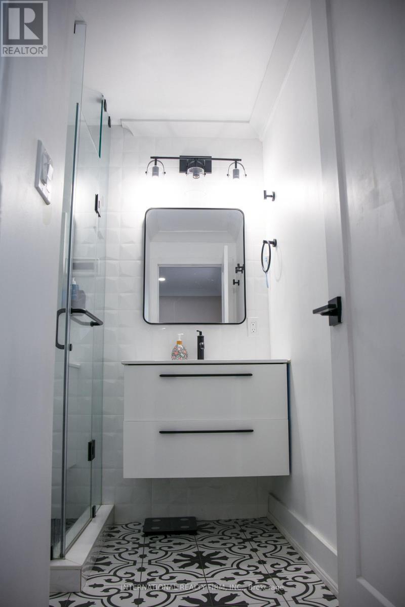 331 Mcroberts Avenue N, Toronto, Ontario  M6E 4R1 - Photo 12 - W12480638