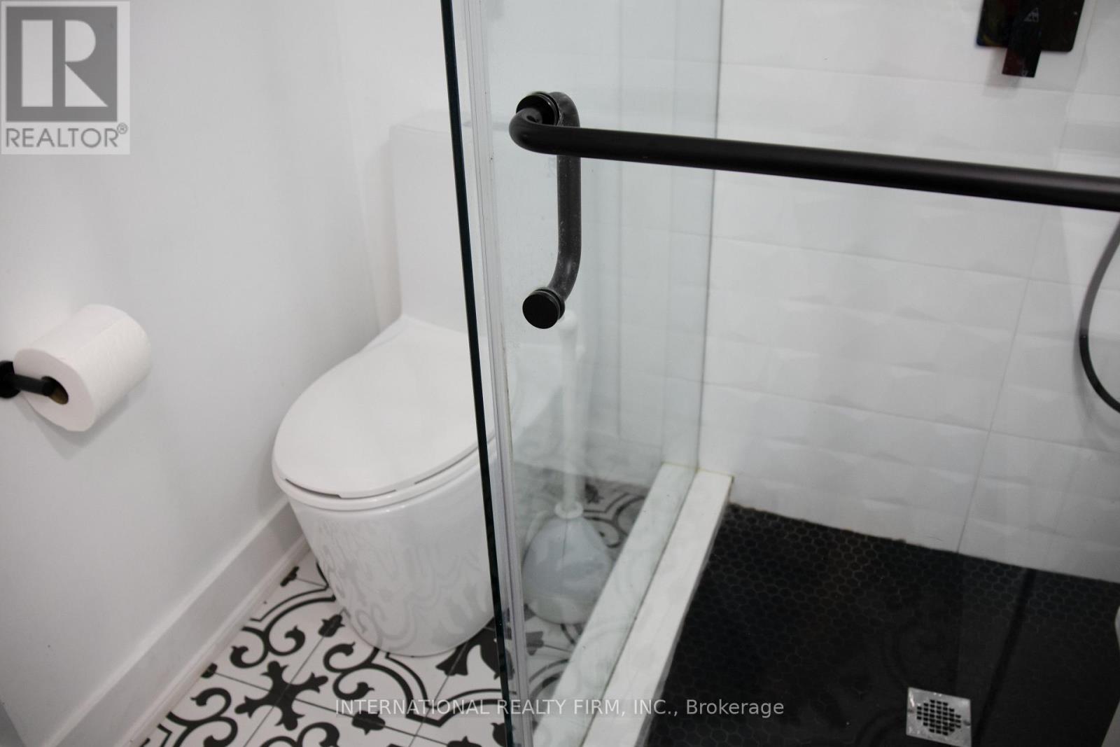 331 Mcroberts Avenue N, Toronto, Ontario  M6E 4R1 - Photo 13 - W12480638