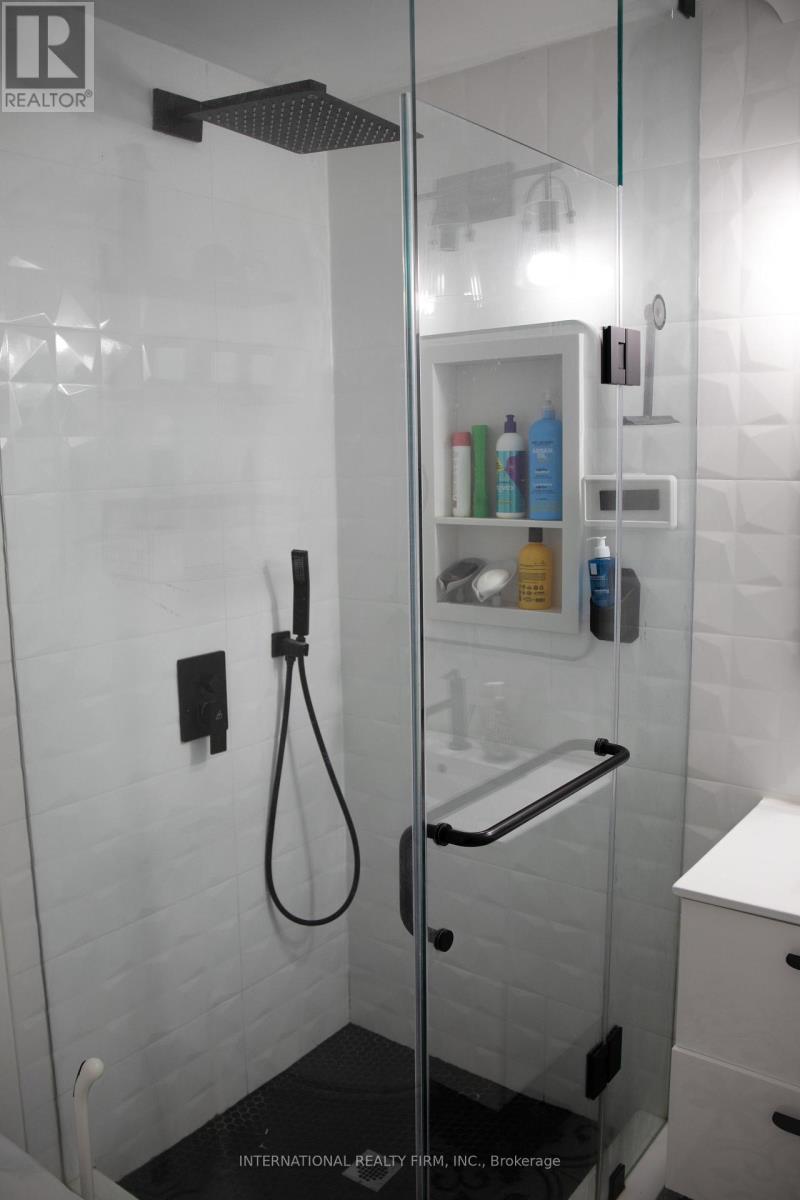 331 Mcroberts Avenue N, Toronto, Ontario  M6E 4R1 - Photo 14 - W12480638