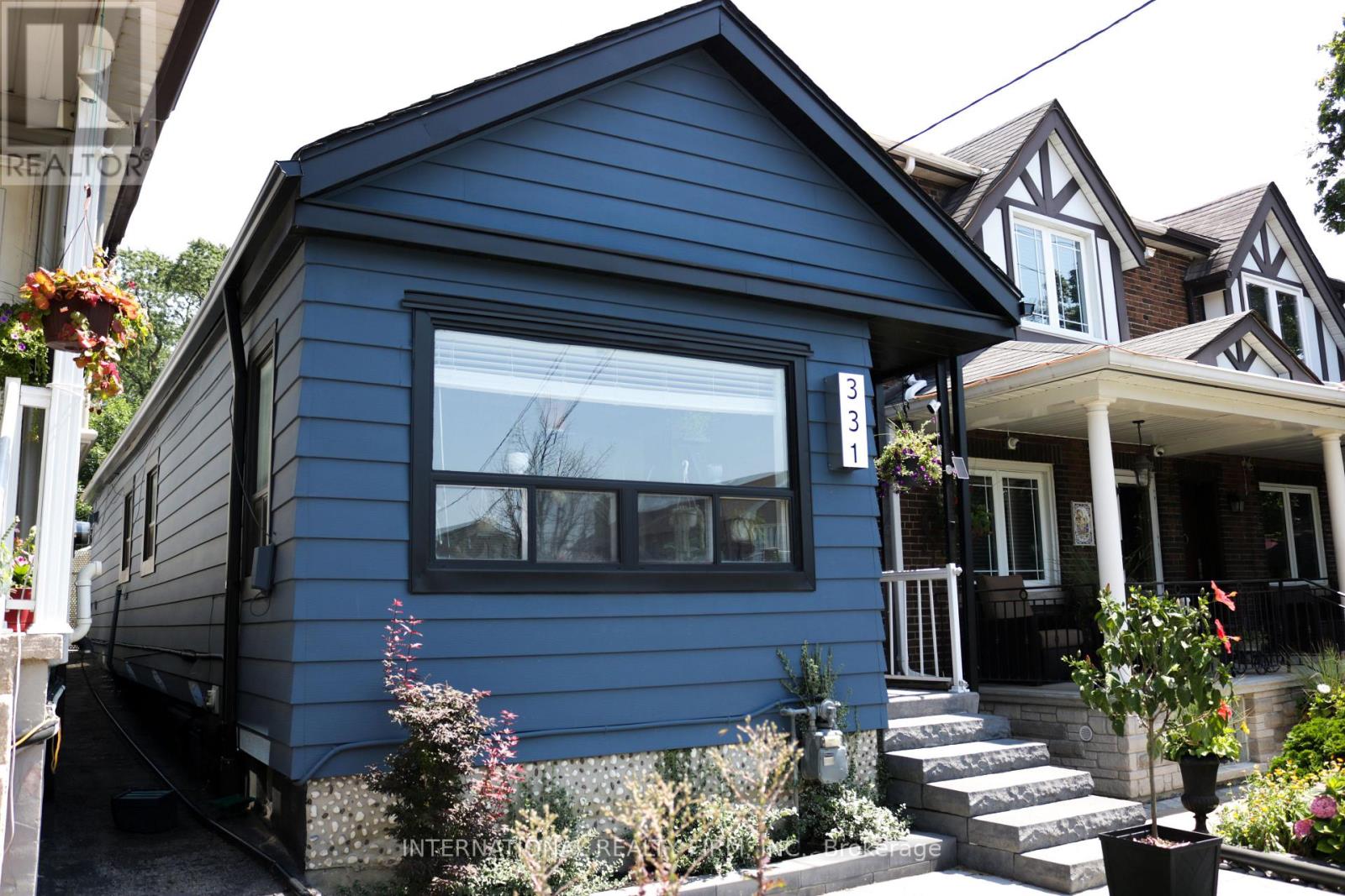 331 Mcroberts Avenue N, Toronto, Ontario  M6E 4R1 - Photo 2 - W12480638