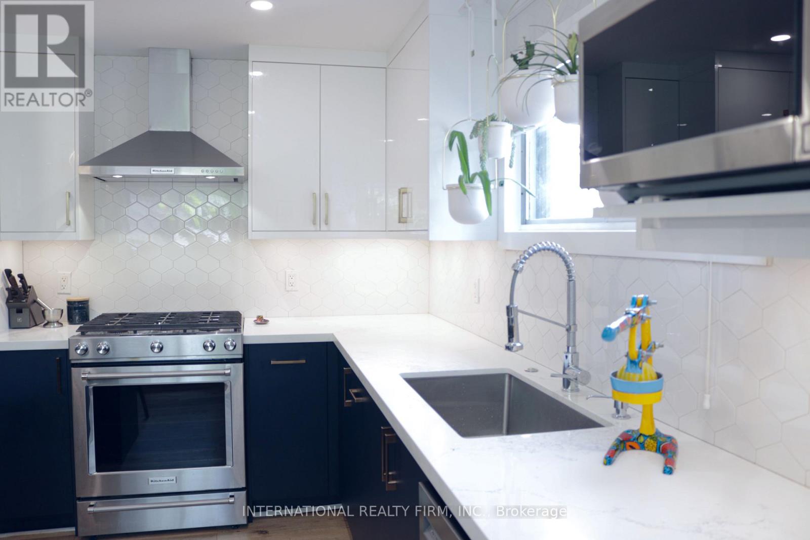 331 Mcroberts Avenue N, Toronto, Ontario  M6E 4R1 - Photo 23 - W12480638