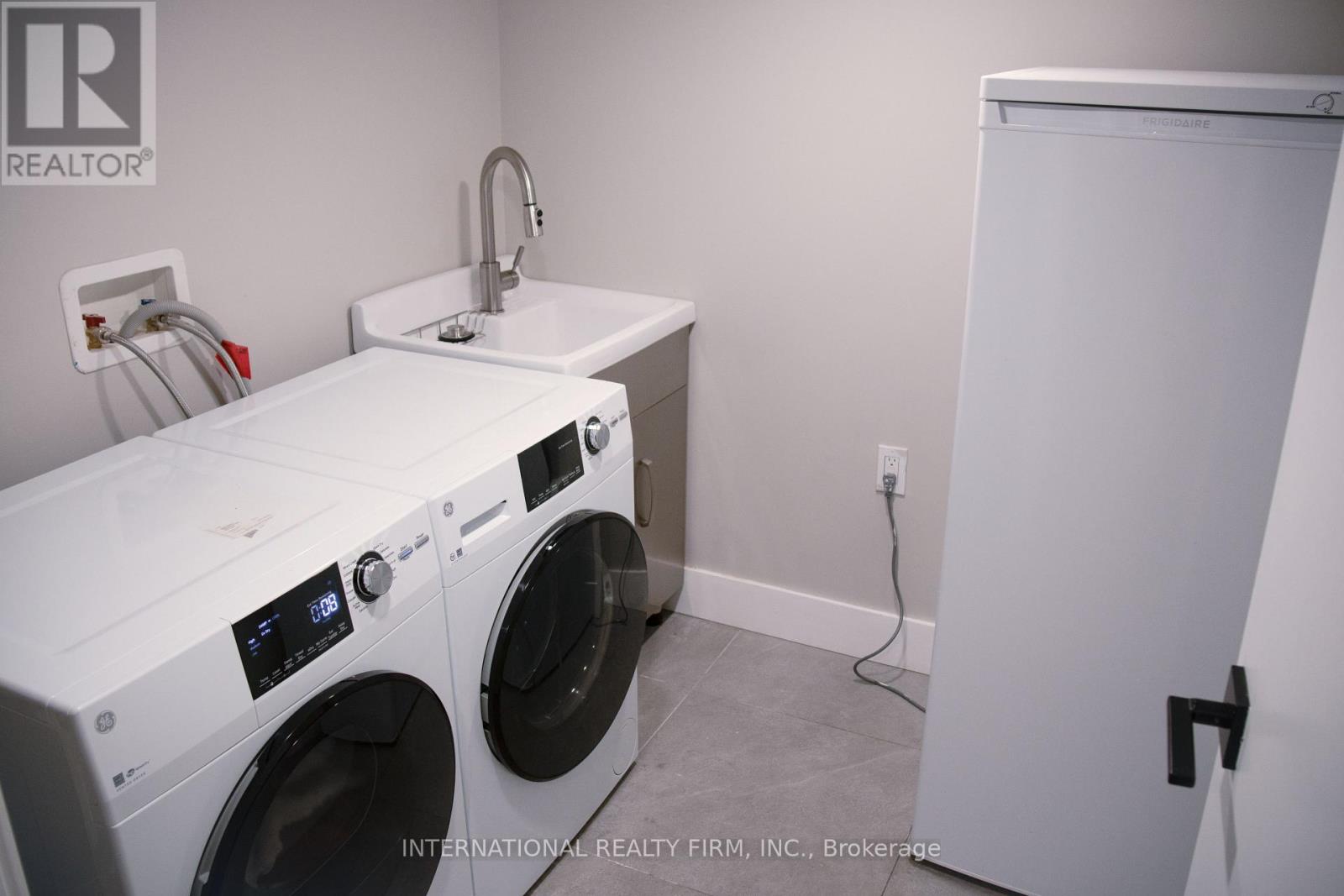 331 Mcroberts Avenue N, Toronto, Ontario  M6E 4R1 - Photo 32 - W12480638