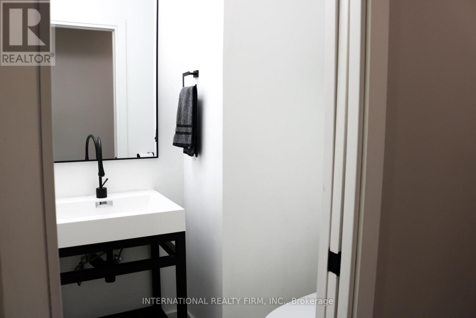 331 Mcroberts Avenue N, Toronto, Ontario  M6E 4R1 - Photo 5 - W12480638