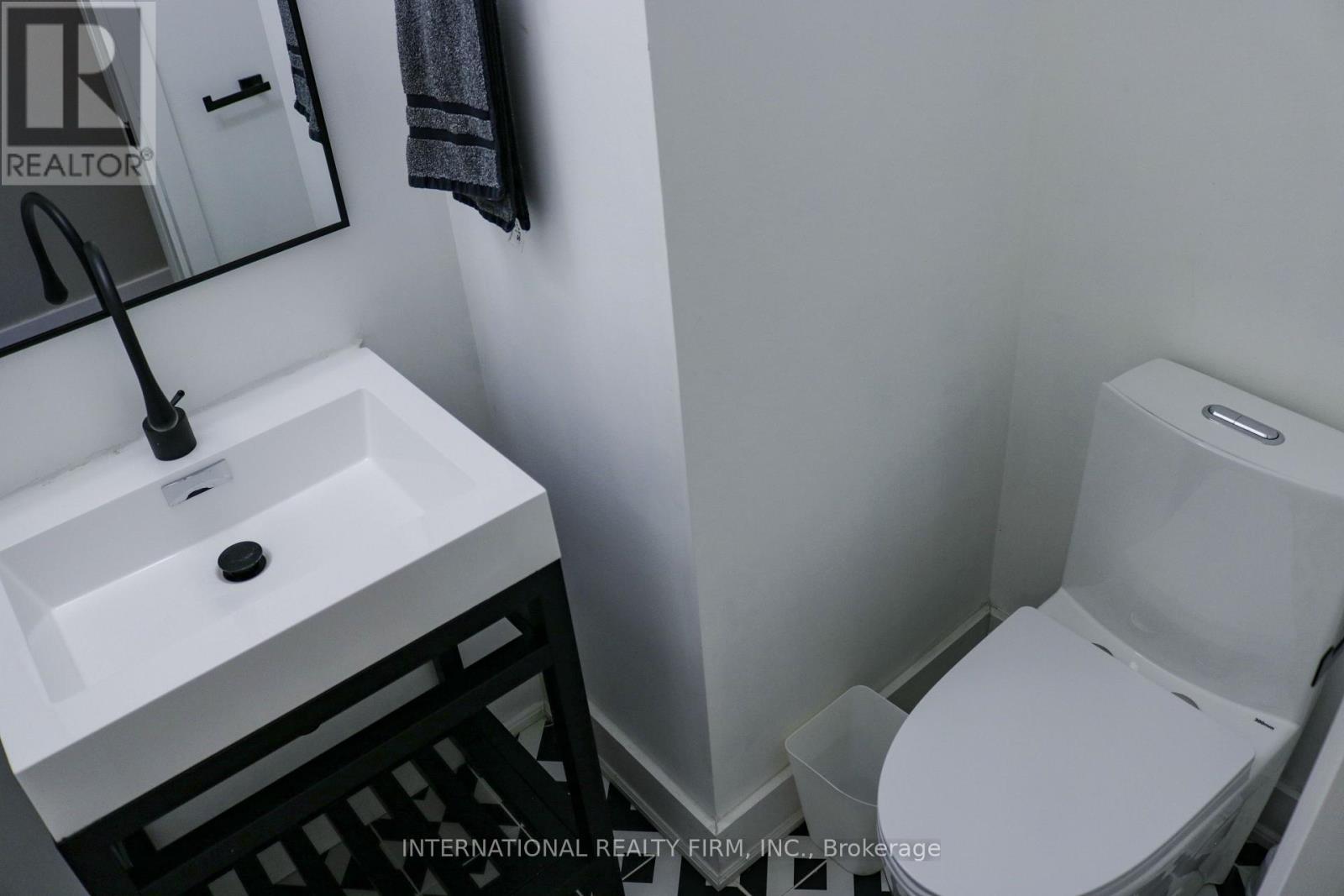 331 Mcroberts Avenue N, Toronto, Ontario  M6E 4R1 - Photo 7 - W12480638