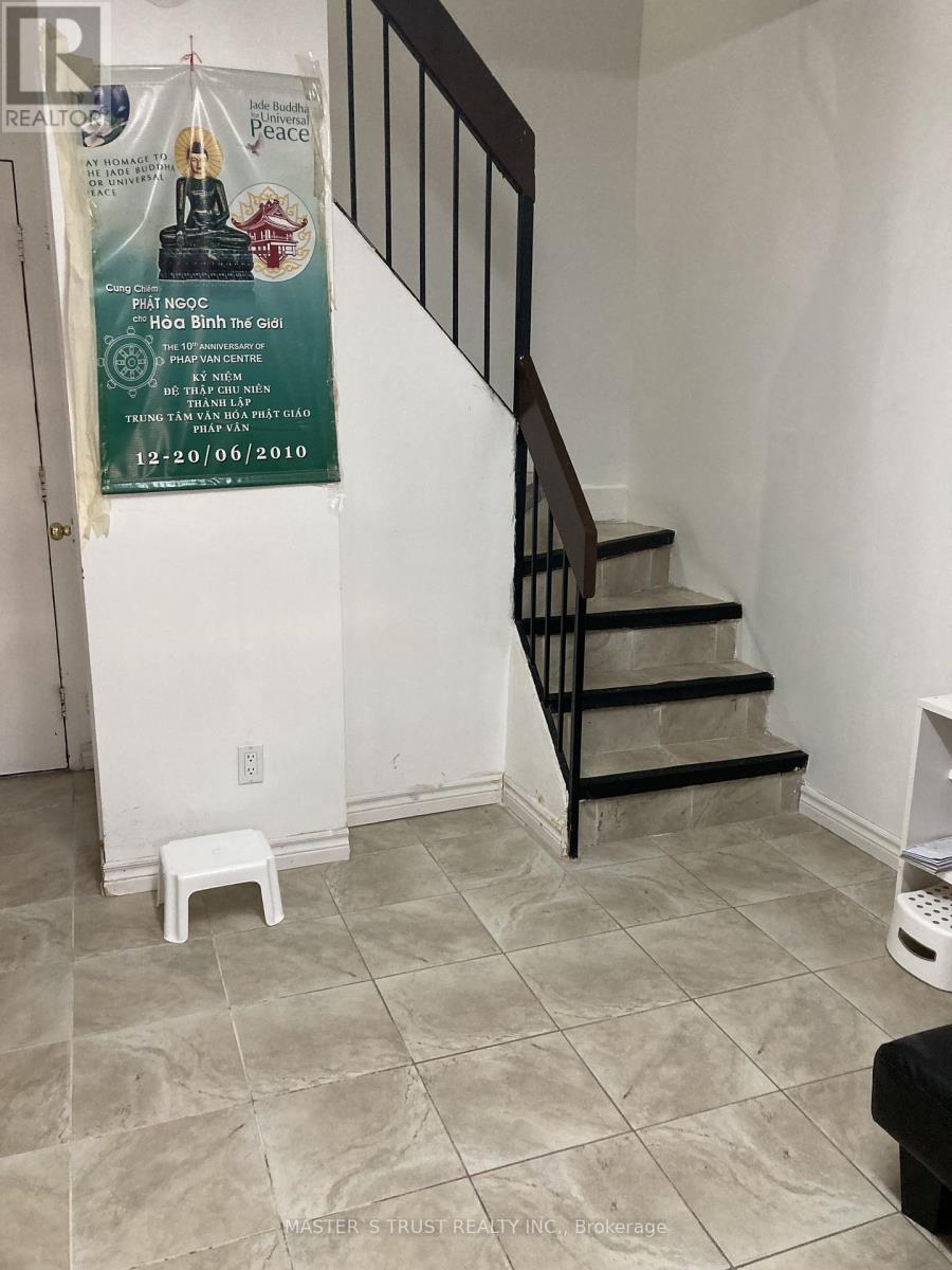 116 - 10 Eddystone Avenue, Toronto, Ontario  M3N 2T2 - Photo 2 - W12480641