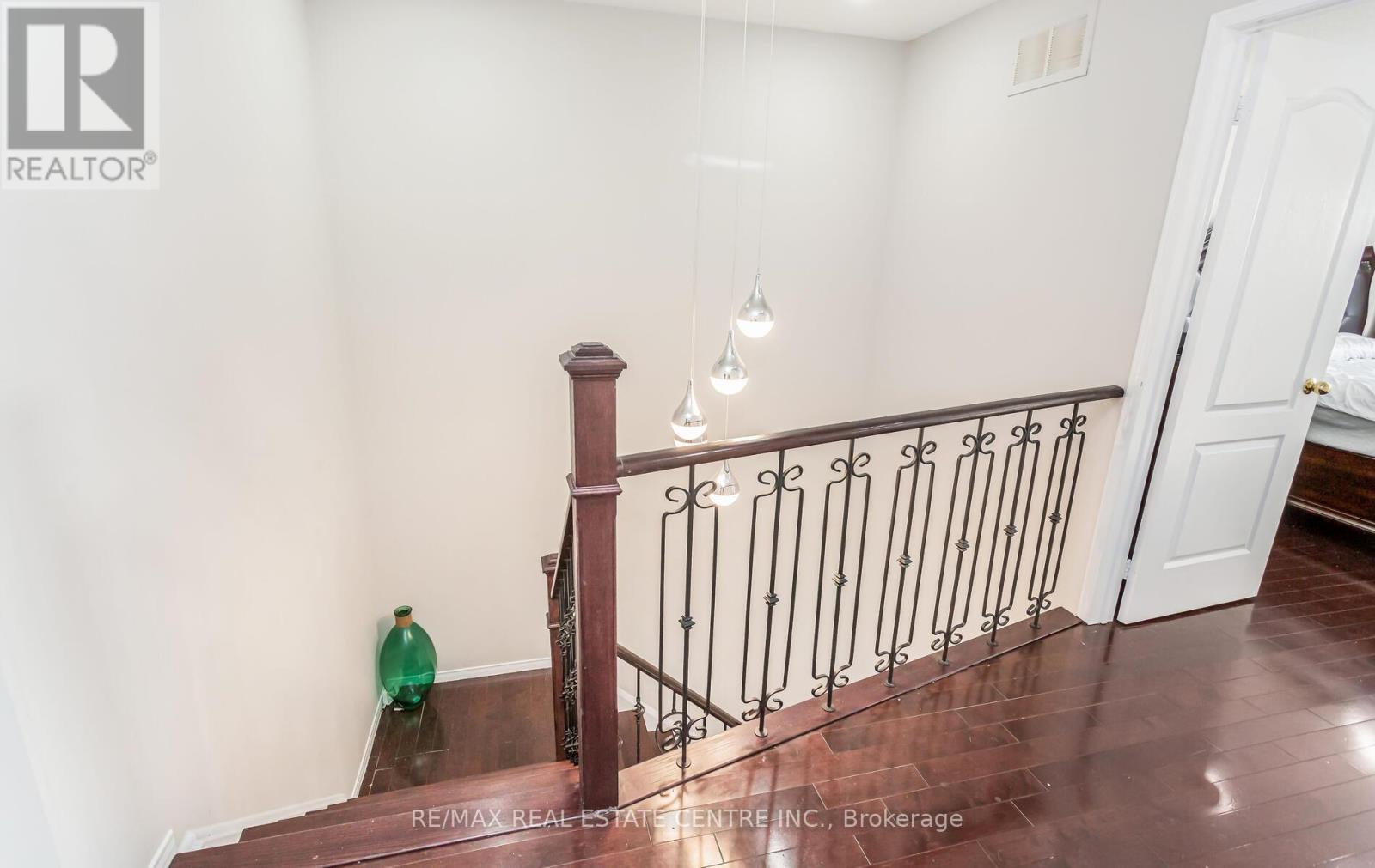 Main House - 3949 Tacc Drive, Mississauga, Ontario  L5M 6L2 - Photo 22 - W12480650