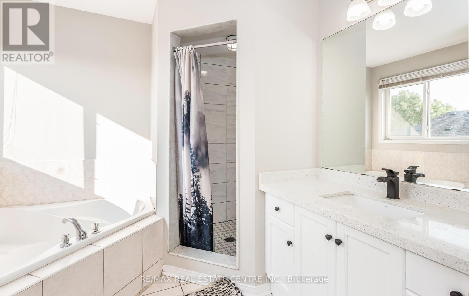 Main House - 3949 Tacc Drive, Mississauga, Ontario  L5M 6L2 - Photo 26 - W12480650