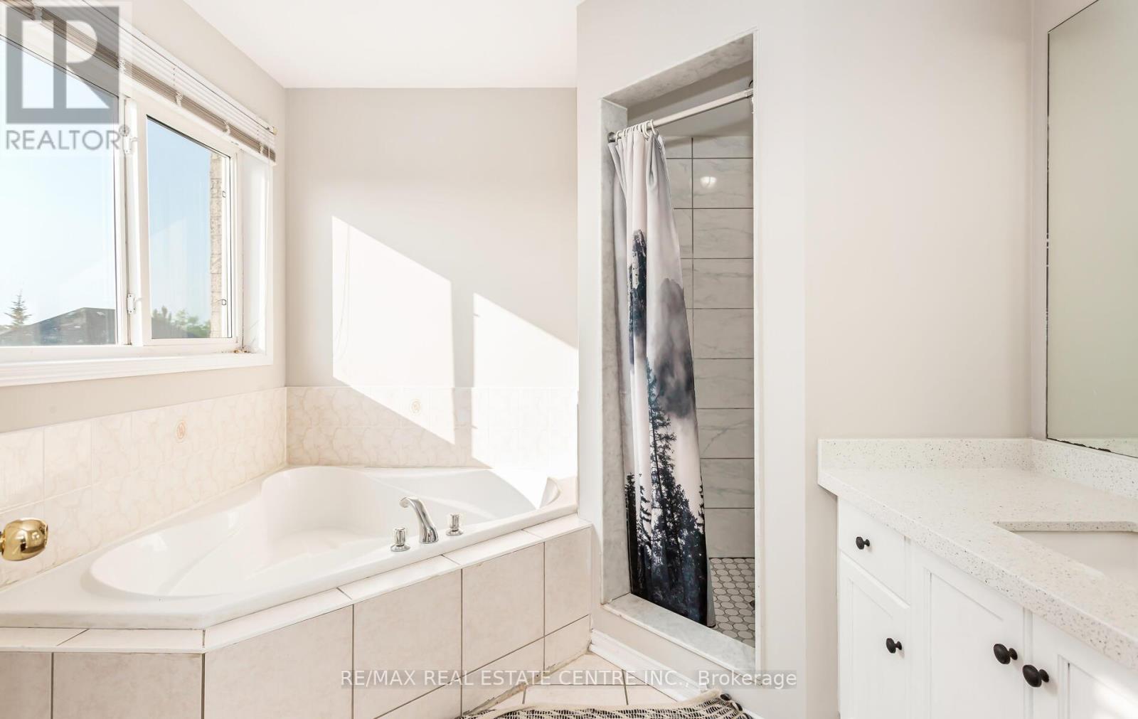 Main House - 3949 Tacc Drive, Mississauga, Ontario  L5M 6L2 - Photo 27 - W12480650