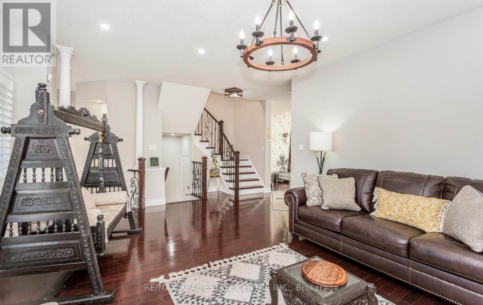 Main House - 3949 Tacc Drive, Mississauga, Ontario  L5M 6L2 - Photo 7 - W12480650
