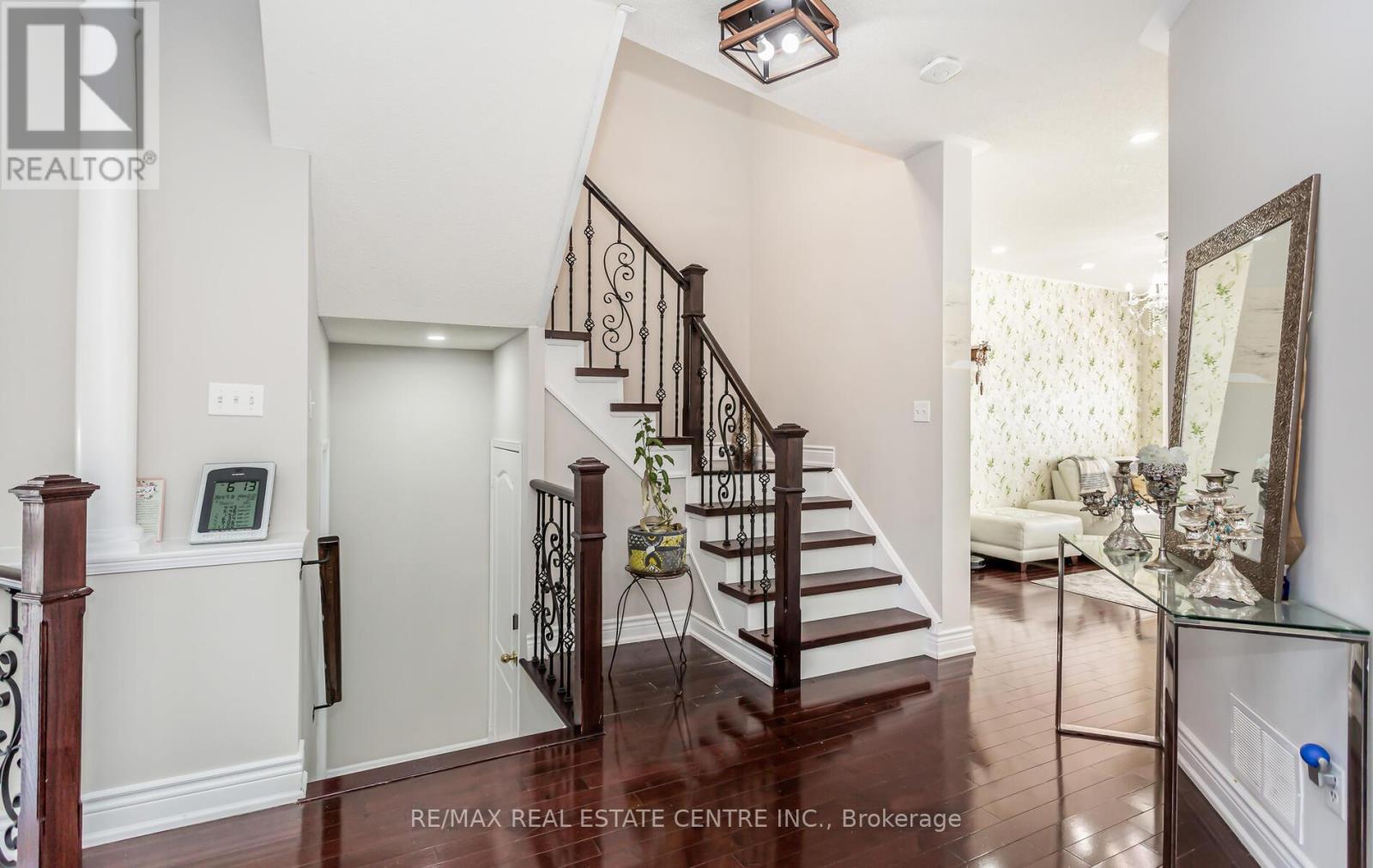 Main House - 3949 Tacc Drive, Mississauga, Ontario  L5M 6L2 - Photo 8 - W12480650