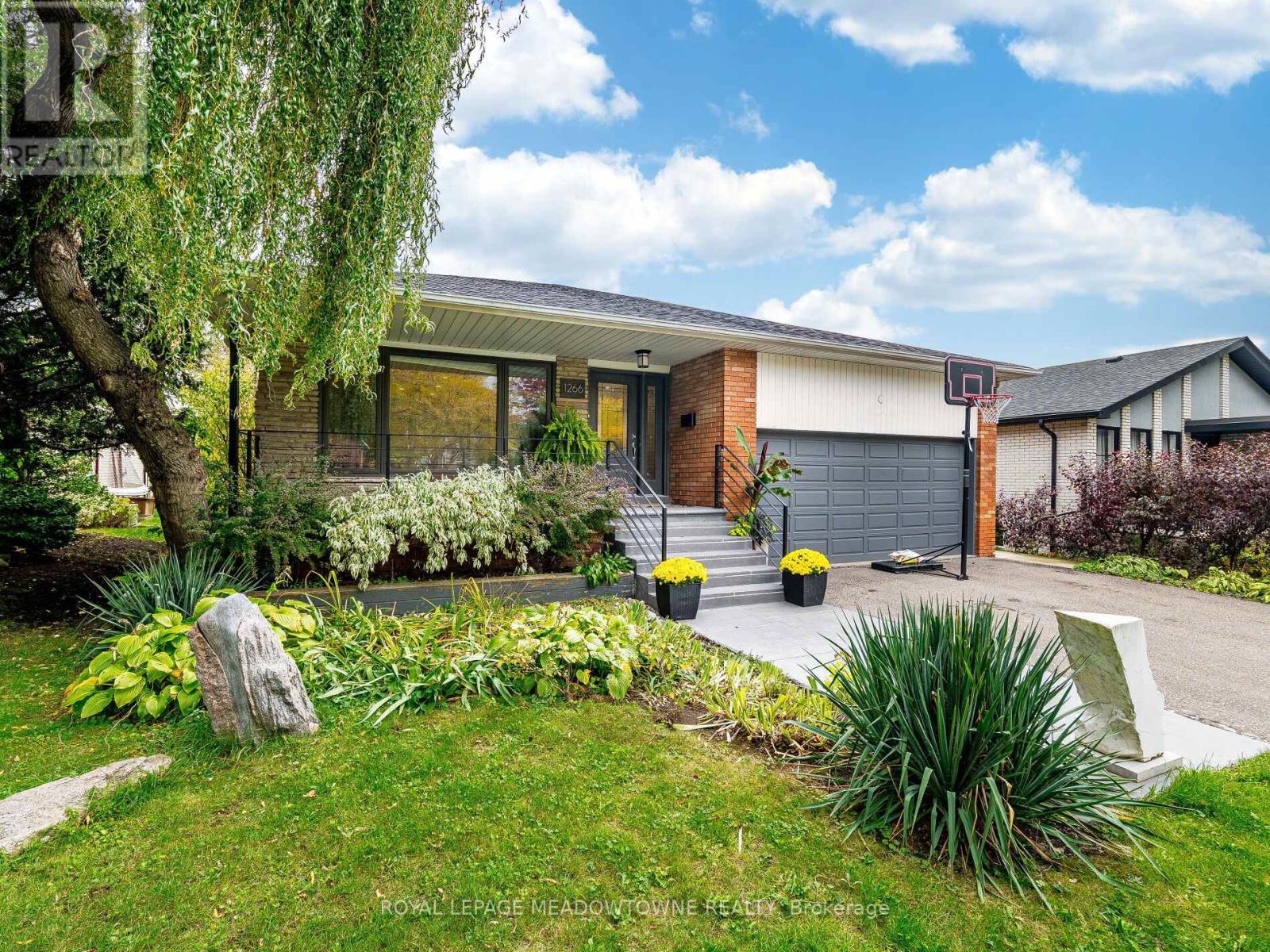 1266 Winding Trail, Mississauga, Ontario  L4Y 2T7 - Photo 2 - W12480672