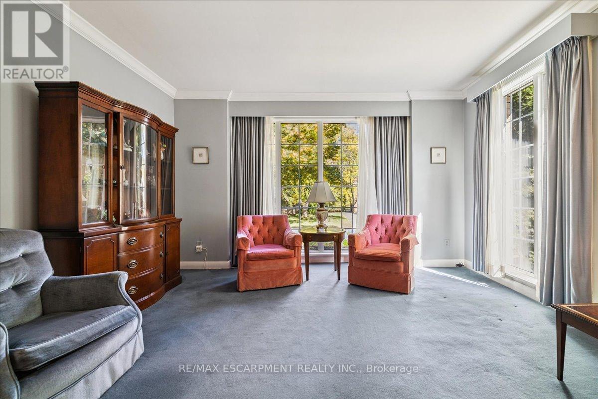 222 Strathcona Drive, Burlington, Ontario  L7L 2C8 - Photo 12 - W12480679