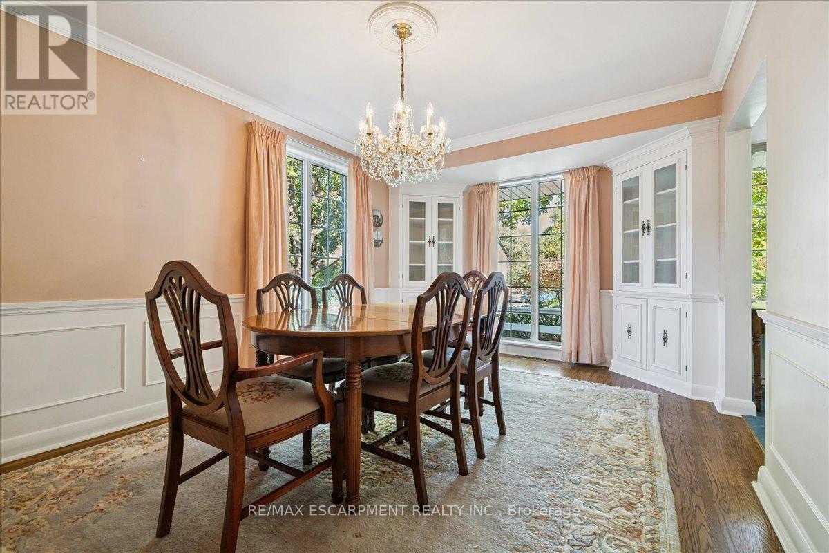 222 Strathcona Drive, Burlington, Ontario  L7L 2C8 - Photo 15 - W12480679