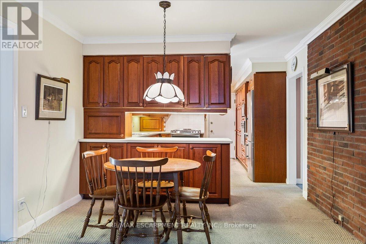 222 Strathcona Drive, Burlington, Ontario  L7L 2C8 - Photo 21 - W12480679