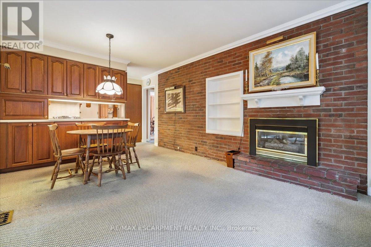 222 Strathcona Drive, Burlington, Ontario  L7L 2C8 - Photo 22 - W12480679