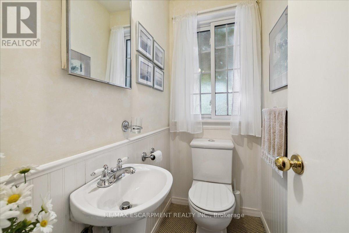 222 Strathcona Drive, Burlington, Ontario  L7L 2C8 - Photo 26 - W12480679