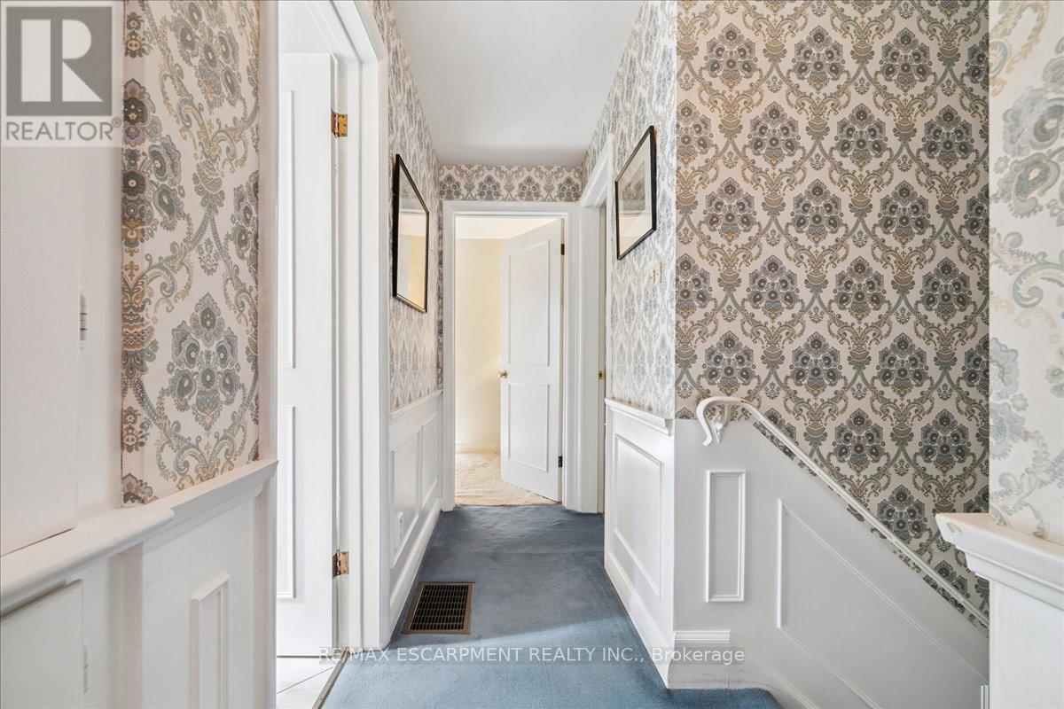 222 Strathcona Drive, Burlington, Ontario  L7L 2C8 - Photo 27 - W12480679