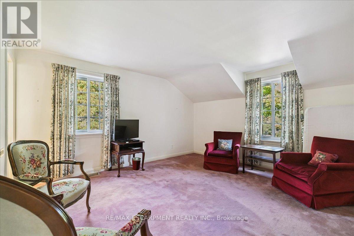 222 Strathcona Drive, Burlington, Ontario  L7L 2C8 - Photo 29 - W12480679