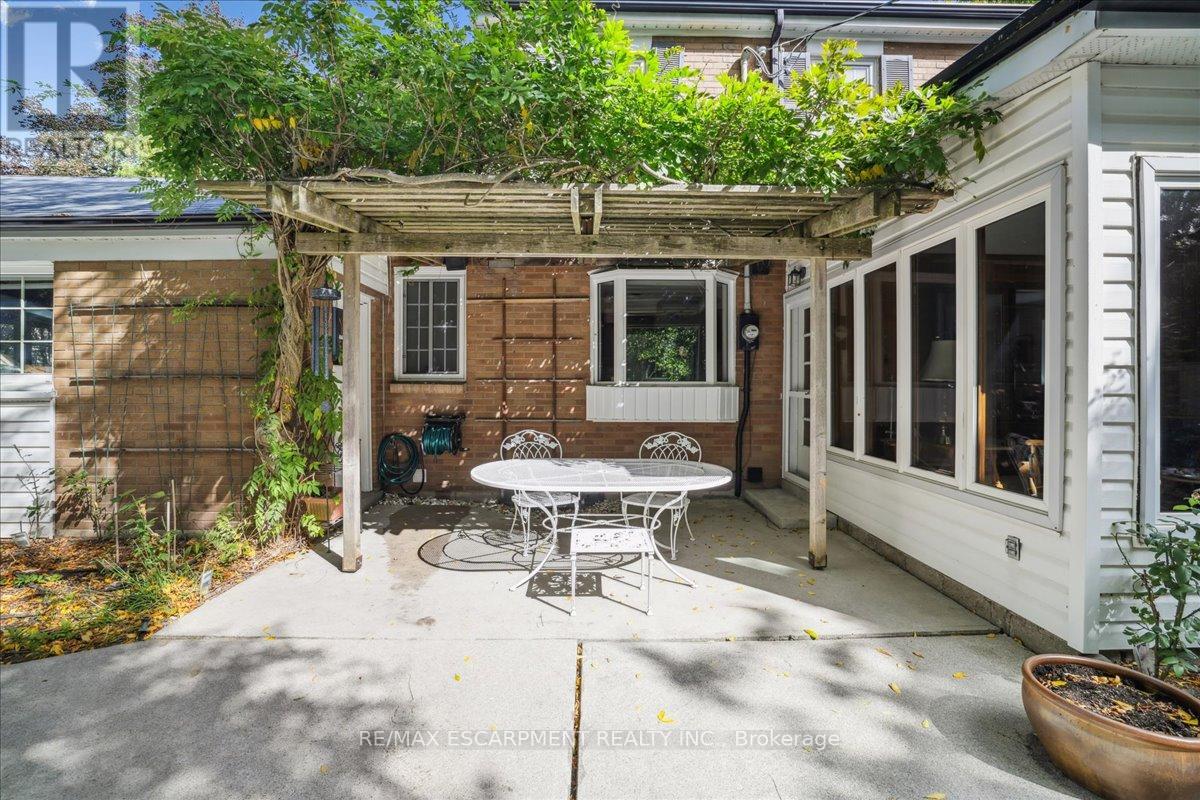 222 Strathcona Drive, Burlington, Ontario  L7L 2C8 - Photo 42 - W12480679