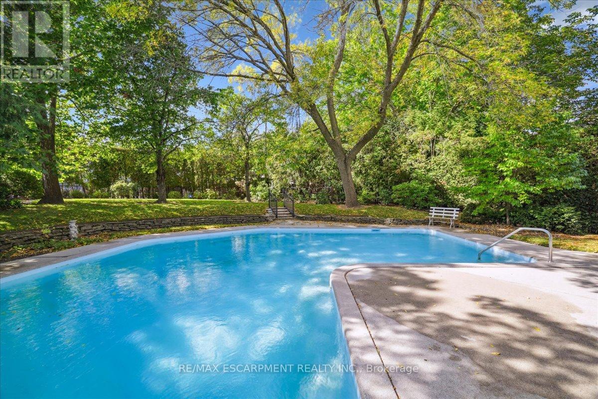 222 Strathcona Drive, Burlington, Ontario  L7L 2C8 - Photo 44 - W12480679