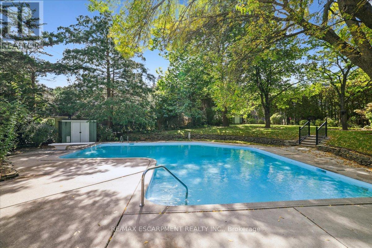 222 Strathcona Drive, Burlington, Ontario  L7L 2C8 - Photo 6 - W12480679