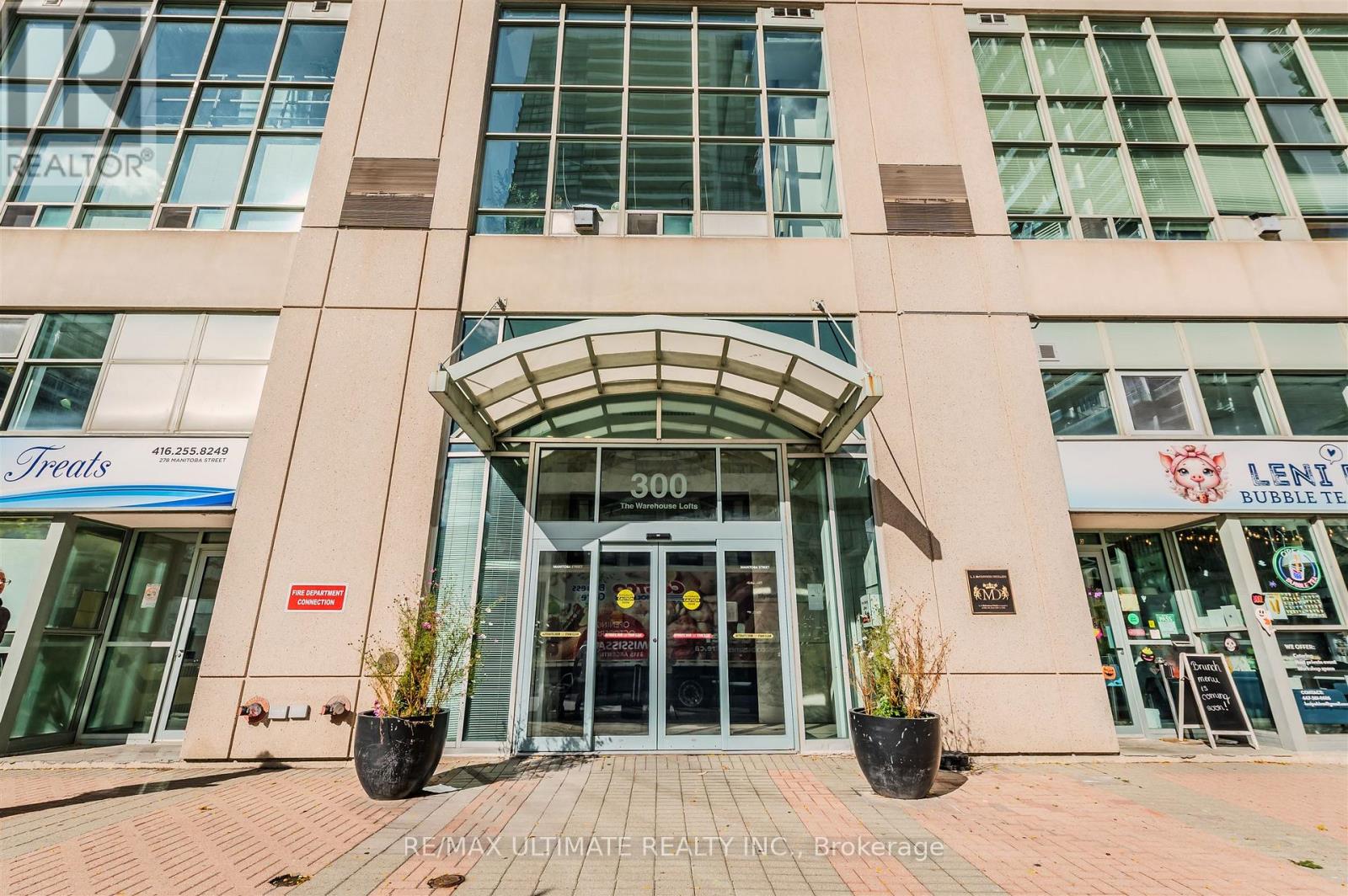 301 - 300 Manitoba Street, Toronto, Ontario  M8Y 4G6 - Photo 2 - W12480680