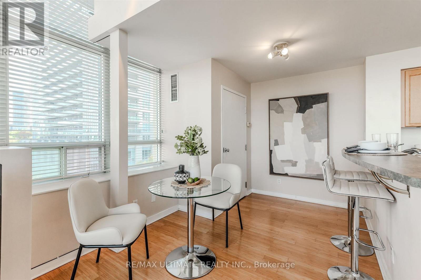301 - 300 Manitoba Street, Toronto, Ontario  M8Y 4G6 - Photo 6 - W12480680