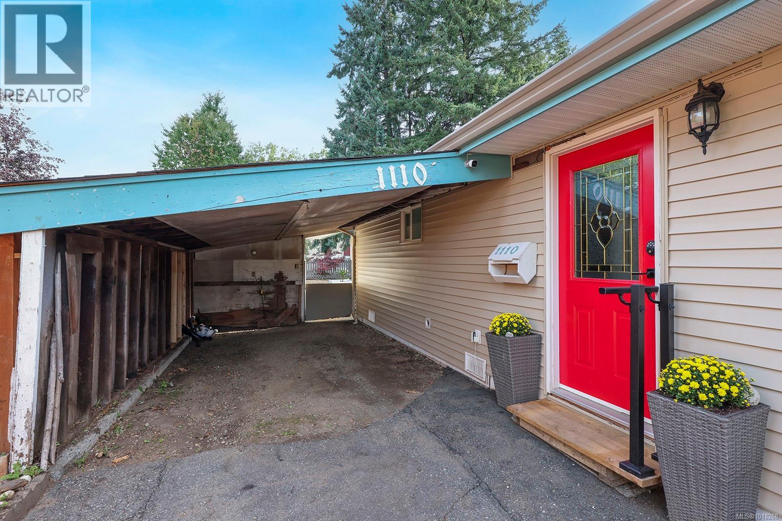 1110 Urquhart Ave, Courtenay, British Columbia