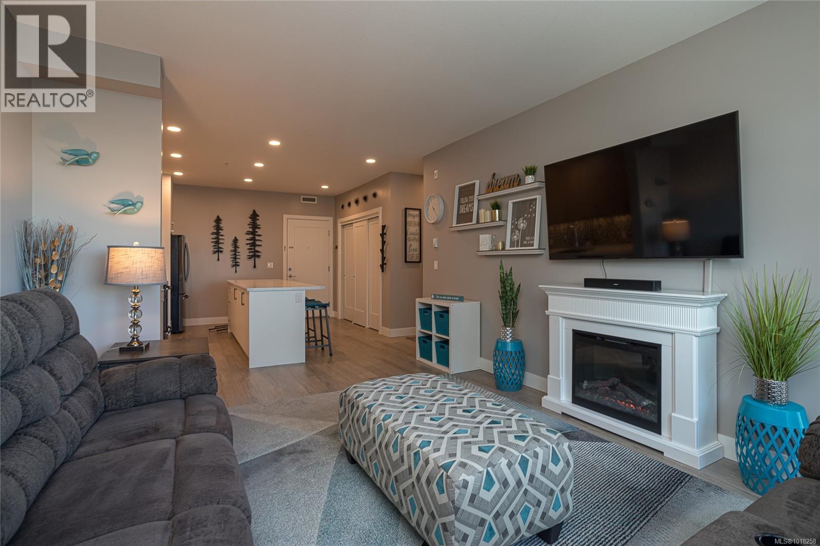 203 6540 Metral Dr, Nanaimo, British Columbia
