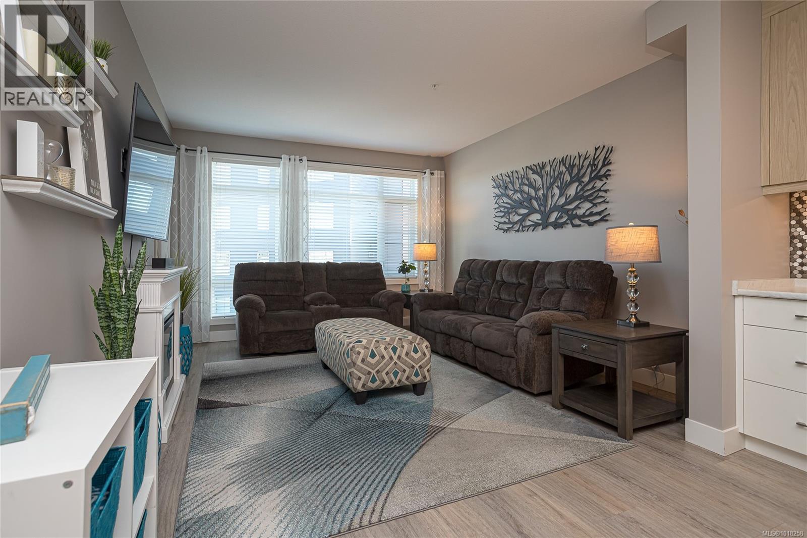 203 6540 Metral Dr, Nanaimo, British Columbia  V9T 2L8 - Photo 2 - 1018258