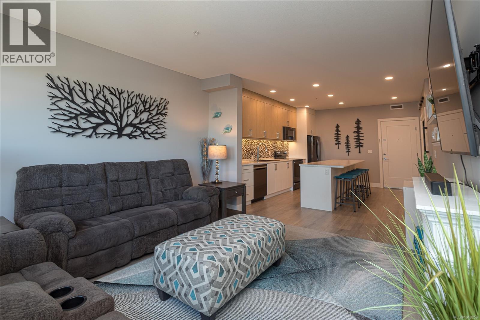 203 6540 Metral Dr, Nanaimo, British Columbia  V9T 2L8 - Photo 4 - 1018258