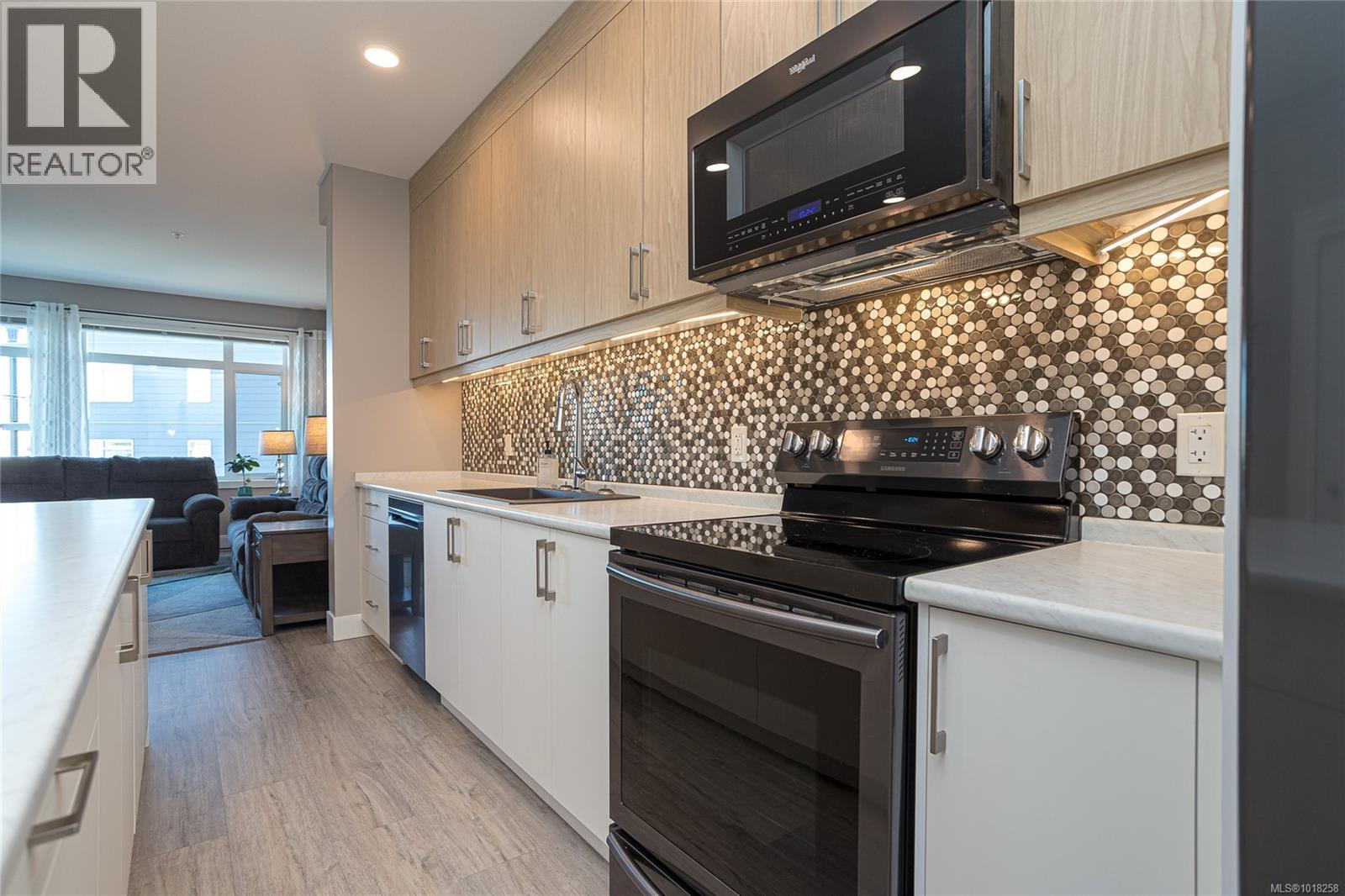 203 6540 Metral Dr, Nanaimo, British Columbia  V9T 2L8 - Photo 8 - 1018258