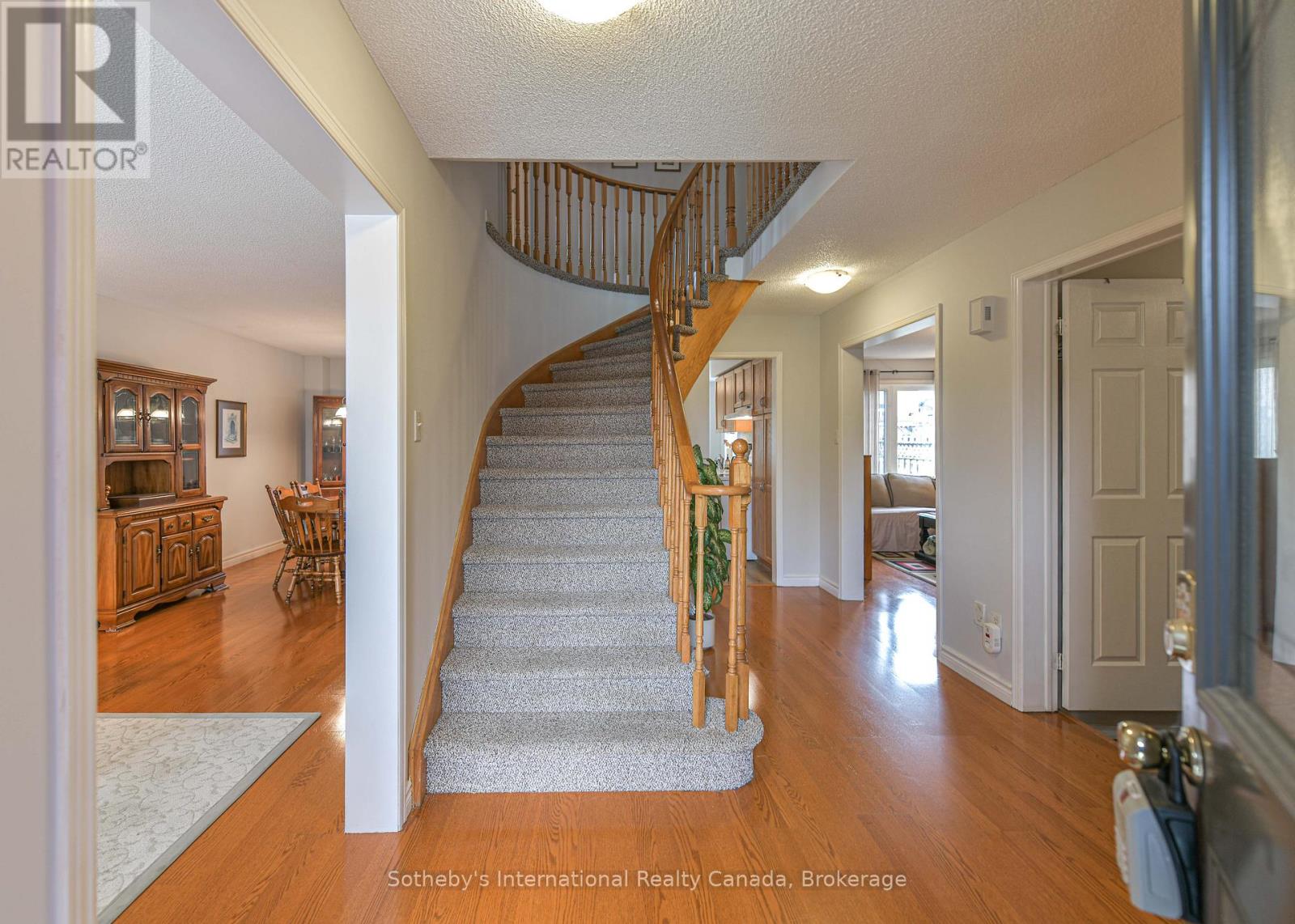 13 Burke Drive, Barrie, Ontario  L4N 7J3 - Photo 6 - S12362131