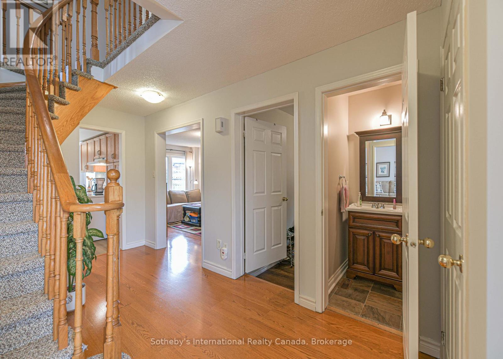 13 Burke Drive, Barrie, Ontario  L4N 7J3 - Photo 7 - S12362131