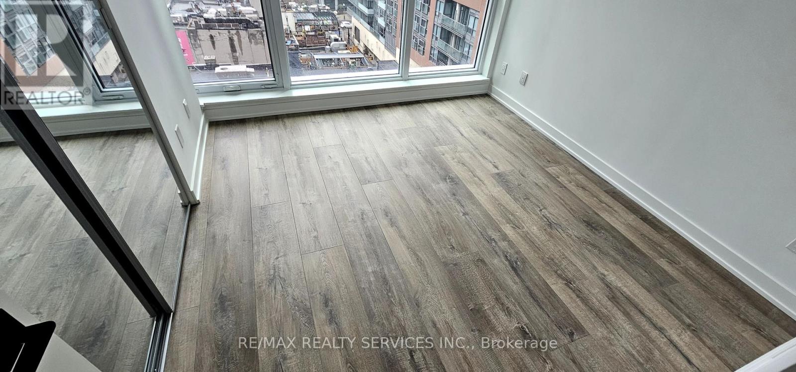 708 - 327 King Street, Toronto, Ontario  M5V 1J5 - Photo 8 - C12480711