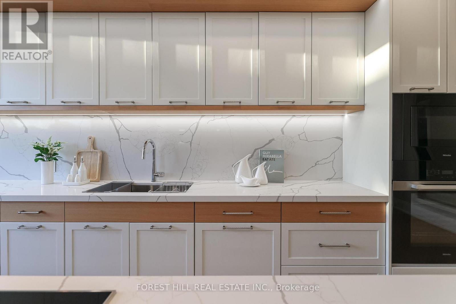 301 - 342 Spadina Road, Toronto, Ontario  M5P 2V4 - Photo 16 - C12480812