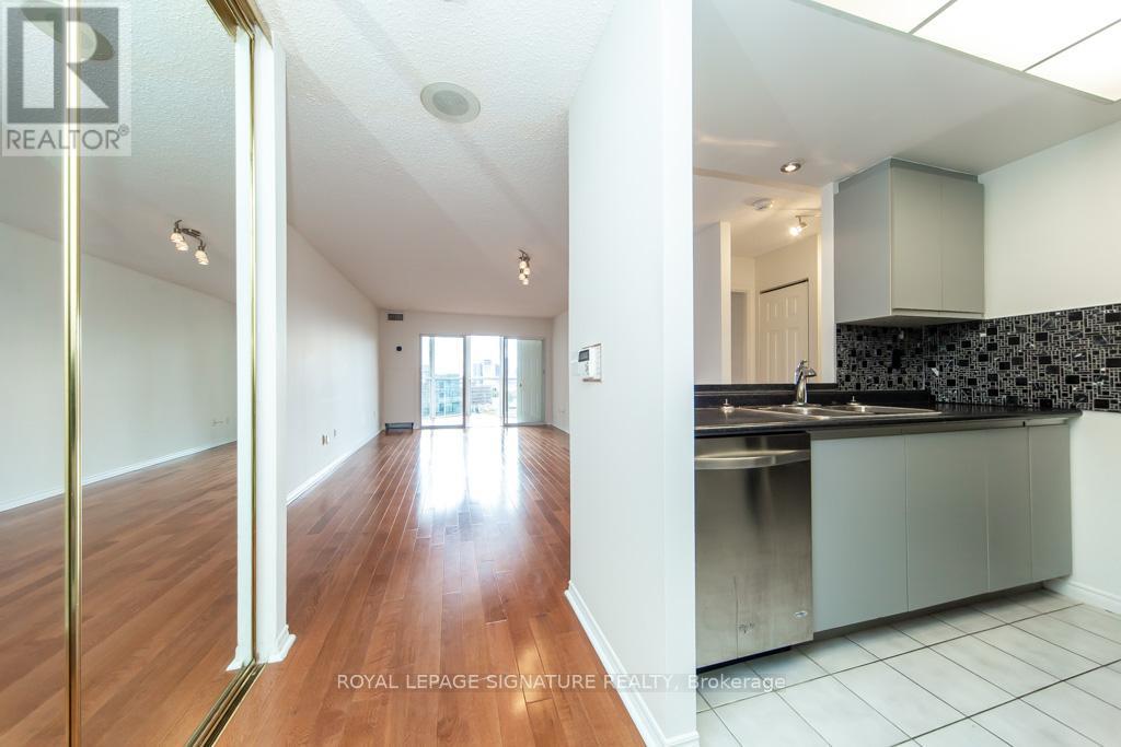 1506 - 7 Concorde Place, Toronto, Ontario  M3C 3N4 - Photo 20 - C12480505