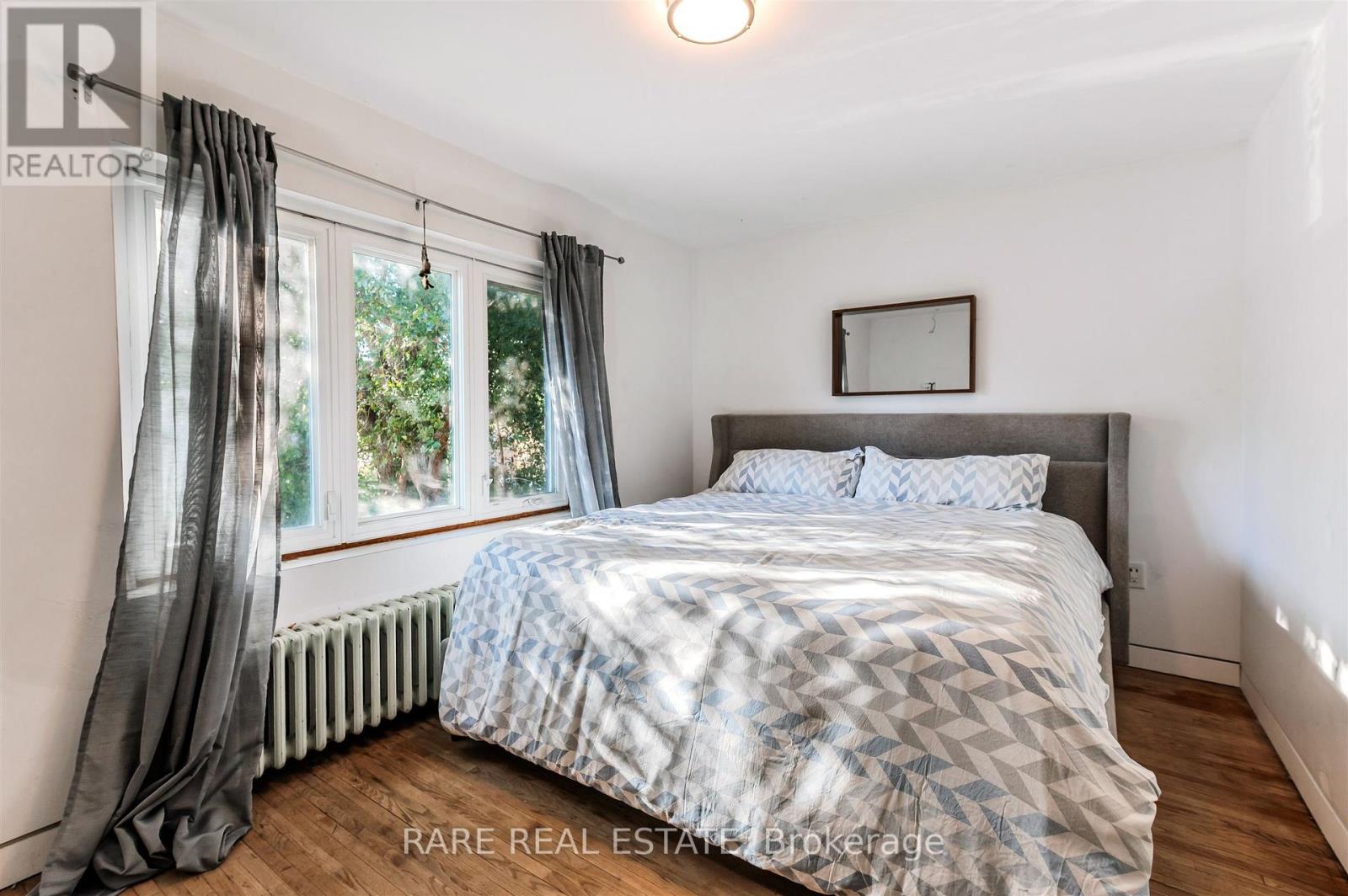 73 Yarrow Road, Toronto, Ontario  M6M 4E4 - Photo 12 - W12450493