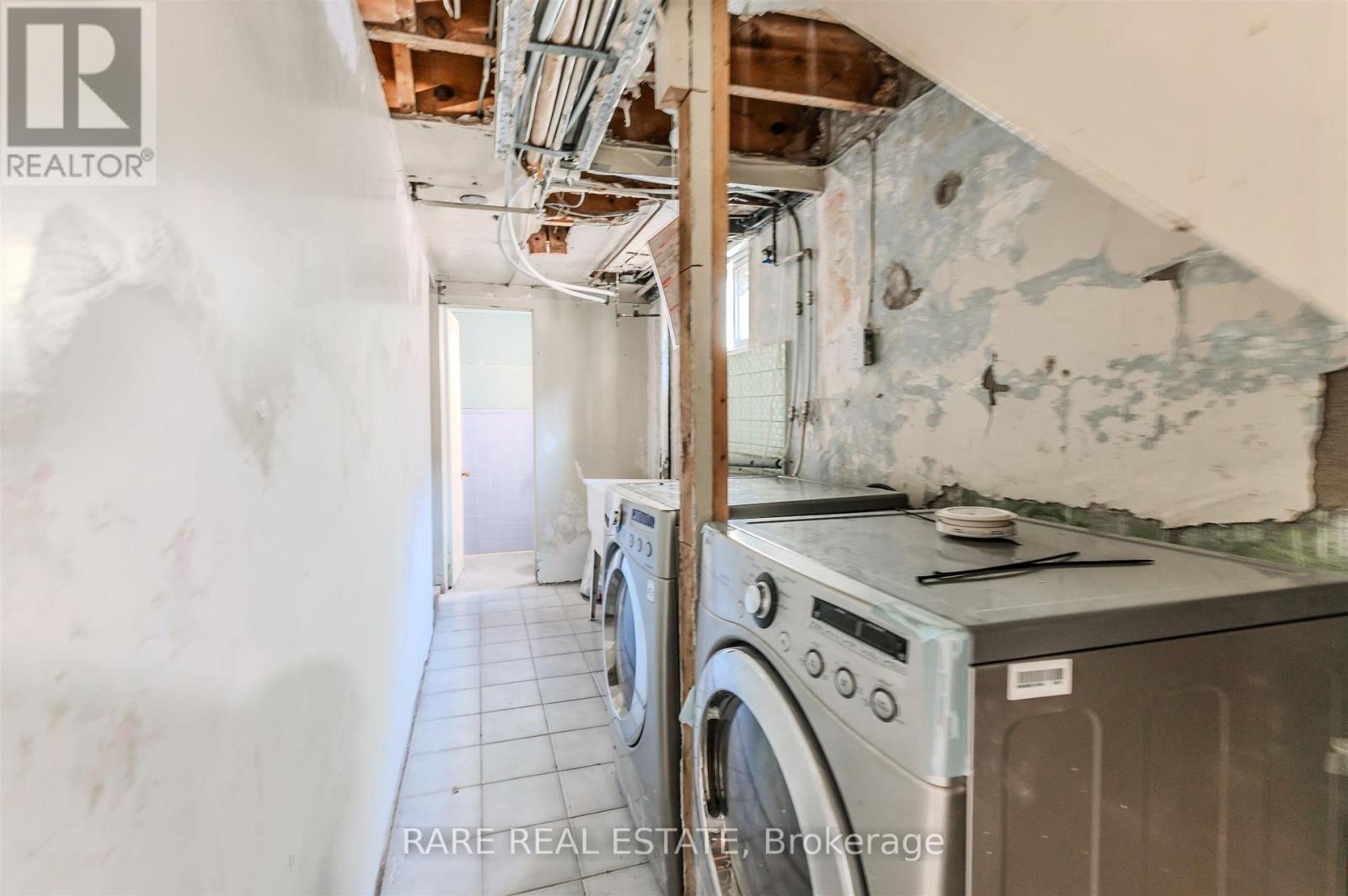 73 Yarrow Road, Toronto, Ontario  M6M 4E4 - Photo 18 - W12450493