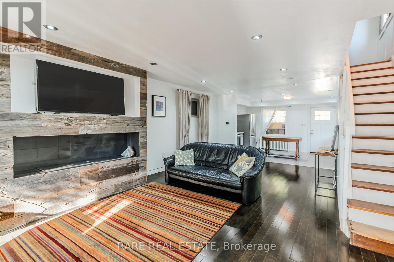 73 Yarrow Road, Toronto, Ontario  M6M 4E4 - Photo 2 - W12450493