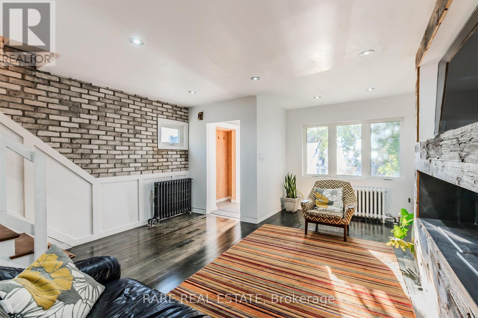 73 Yarrow Road, Toronto, Ontario  M6M 4E4 - Photo 6 - W12450493