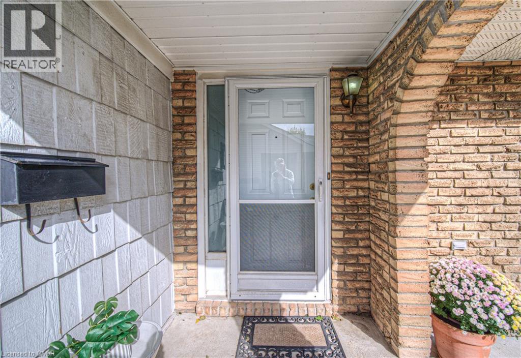 280 Wendover Drive, Hamilton, Ontario  L9C 5X8 - Photo 4 - 40781947