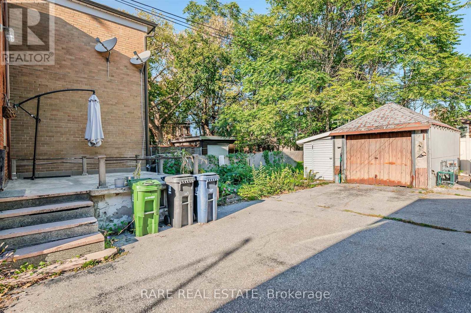 73 Yarrow Road, Toronto, Ontario  M6M 4E4 - Photo 19 - W12450493