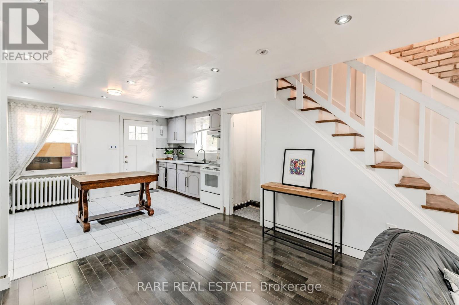 73 Yarrow Road, Toronto, Ontario  M6M 4E4 - Photo 7 - W12450493