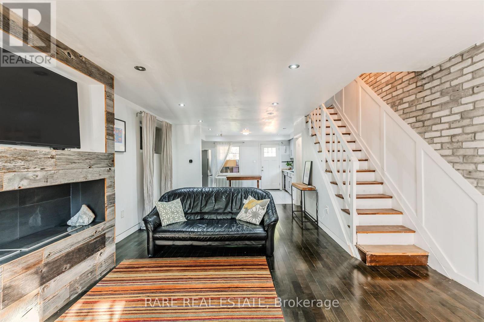 73 Yarrow Road, Toronto, Ontario  M6M 4E4 - Photo 3 - W12450493