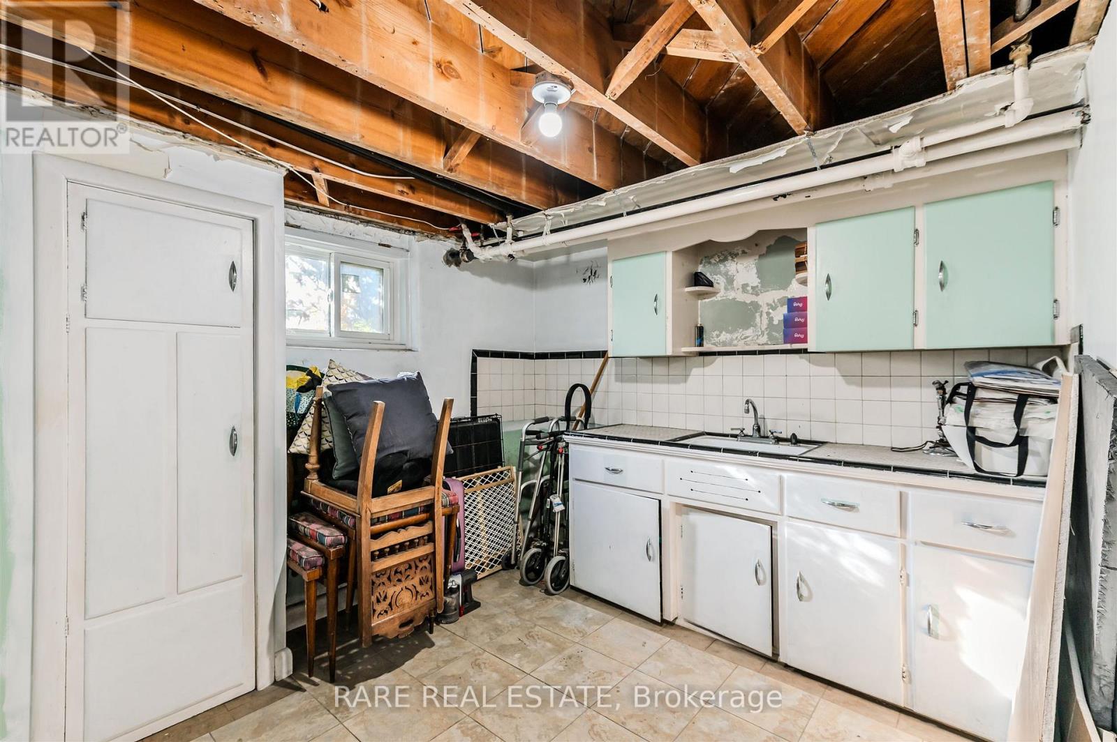 73 Yarrow Road, Toronto, Ontario  M6M 4E4 - Photo 17 - W12450493