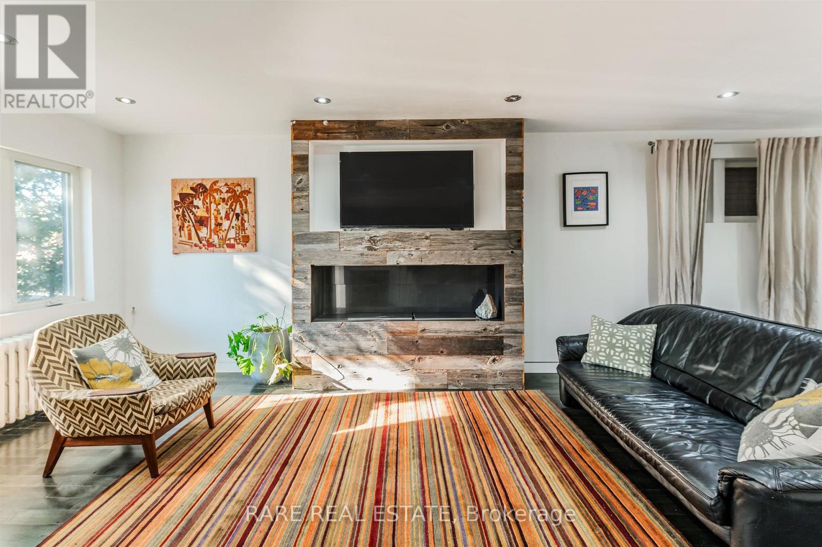 73 Yarrow Road, Toronto, Ontario  M6M 4E4 - Photo 4 - W12450493